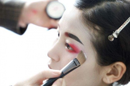 高级化妆师课程要学多久？