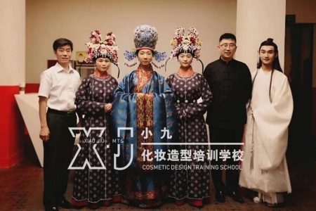 如何找到一所满意的化妆学校？