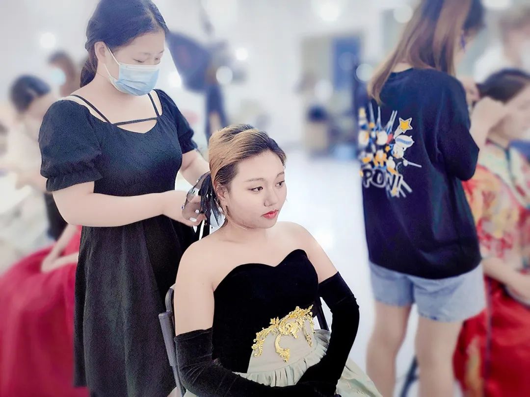 郑州化妆学校