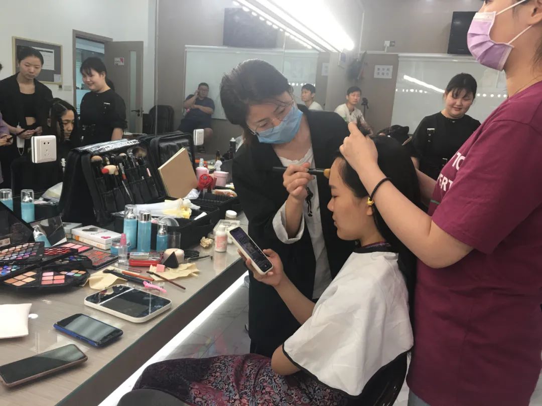 郑州化妆学校