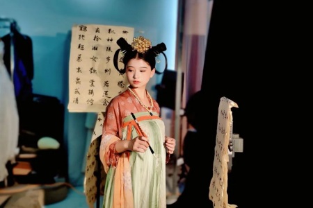 2023年女生学化妆发展怎么样？