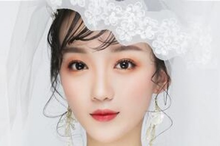 初中生学化妆能赚钱吗？